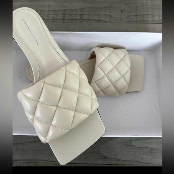 Bottega Veneta Padded Leather Slide Sandals - Picture 6 of 7